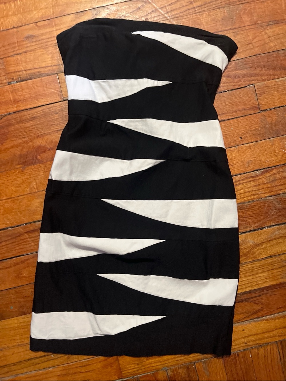 Ruby Rox Strapless Black and White Zigzag Pattern Dress